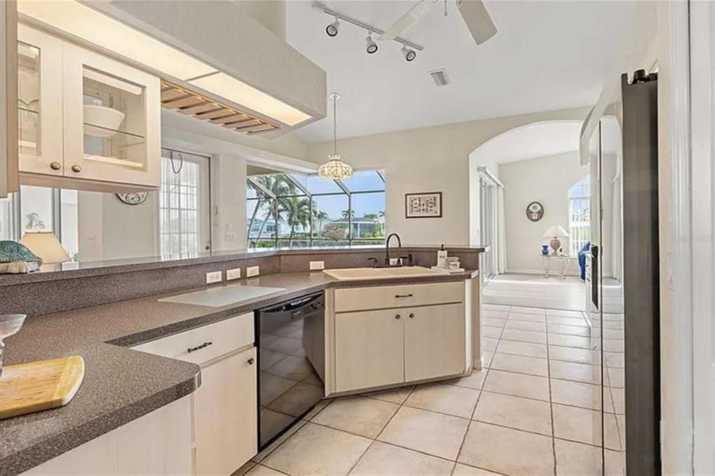 For Sale: $729,000 (3 beds, 2 baths, 2009 Square Feet)