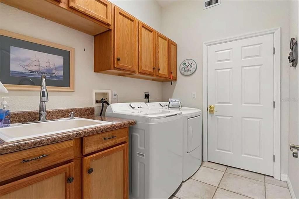 For Sale: $729,000 (3 beds, 2 baths, 2009 Square Feet)