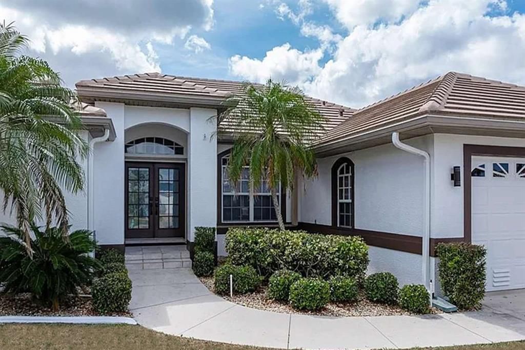 For Sale: $729,000 (3 beds, 2 baths, 2009 Square Feet)