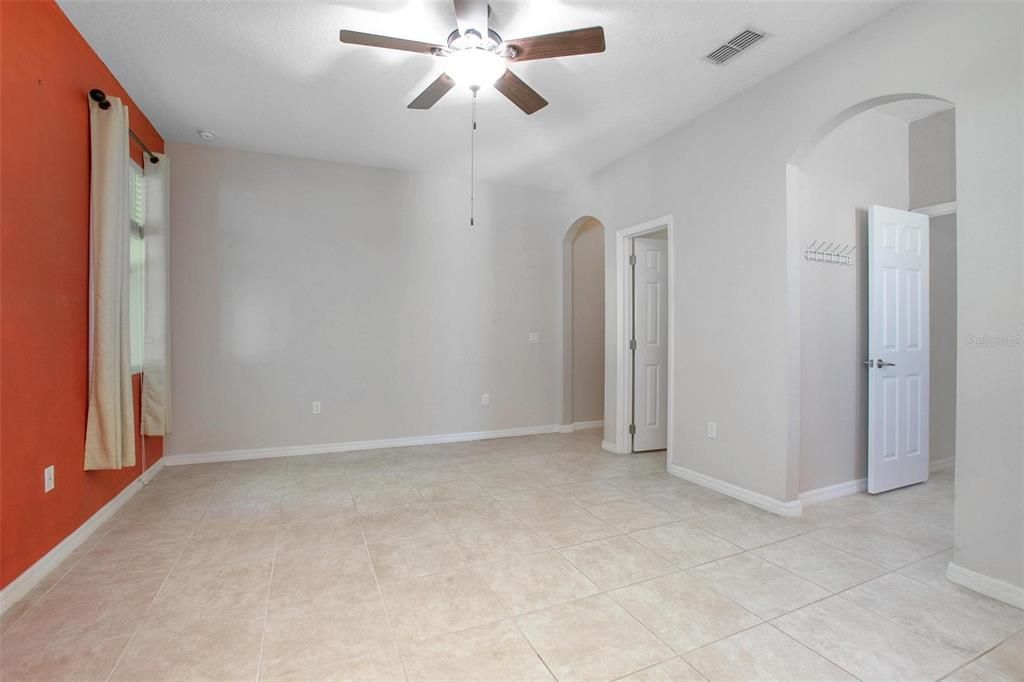 For Sale: $389,000 (4 beds, 2 baths, 1842 Square Feet)