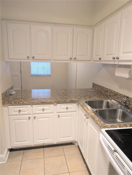 For Sale: $177,000 (1 beds, 1 baths, 600 Square Feet)