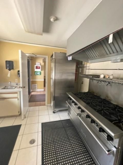 Active With Contract: $185,000 (2 beds, 2 baths, 852 Square Feet)