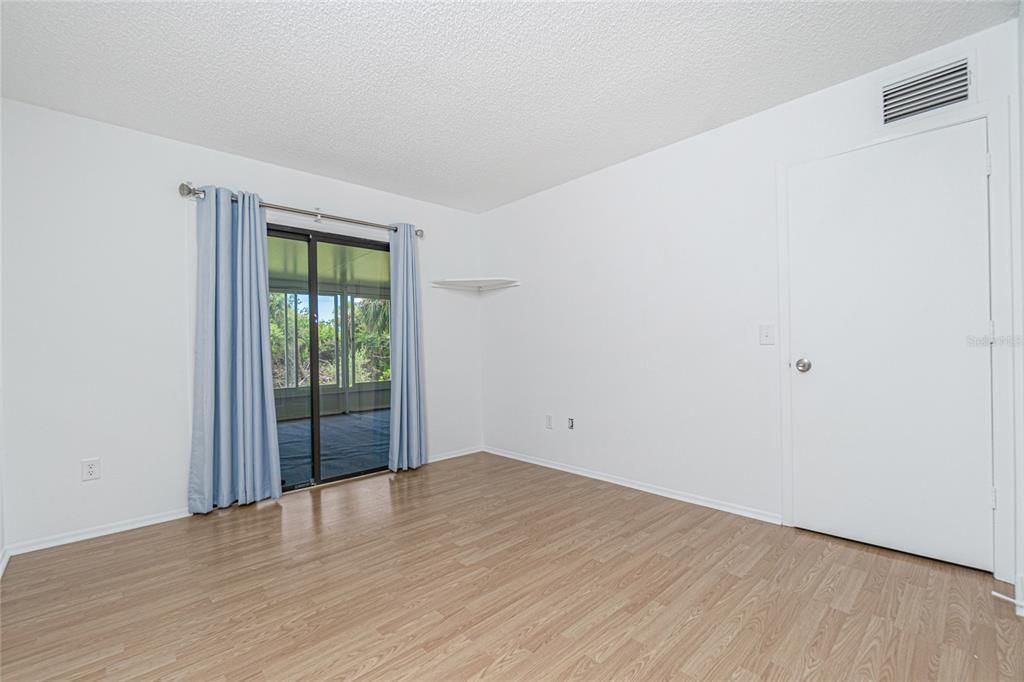 Active With Contract: $185,000 (2 beds, 2 baths, 852 Square Feet)