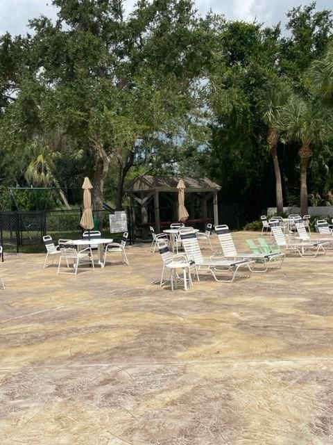 Active With Contract: $185,000 (2 beds, 2 baths, 852 Square Feet)