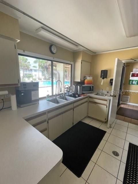 Active With Contract: $185,000 (2 beds, 2 baths, 852 Square Feet)