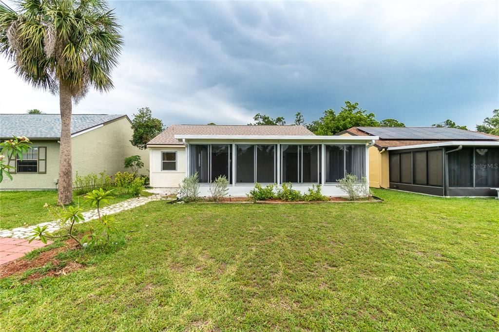 Active With Contract: $185,000 (2 beds, 2 baths, 852 Square Feet)