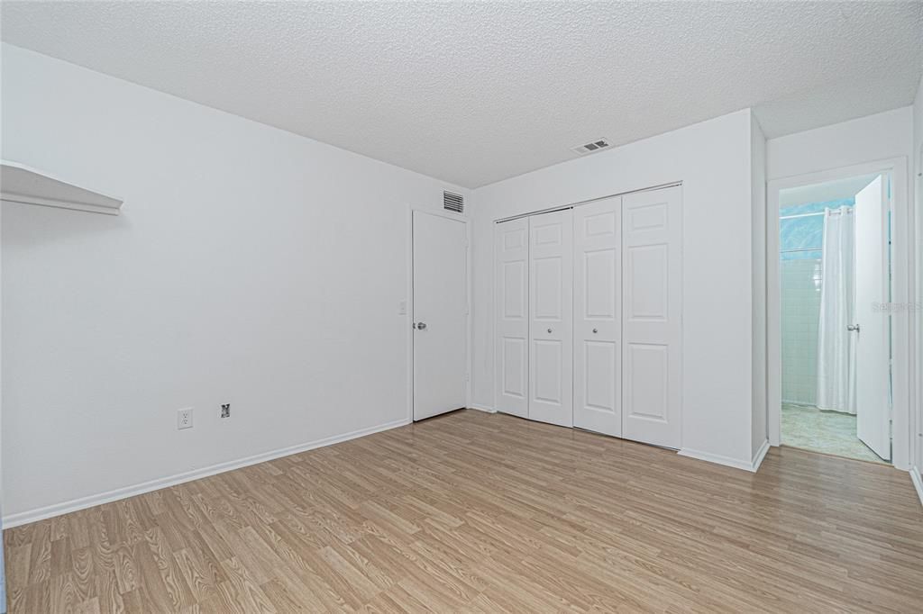 Active With Contract: $185,000 (2 beds, 2 baths, 852 Square Feet)