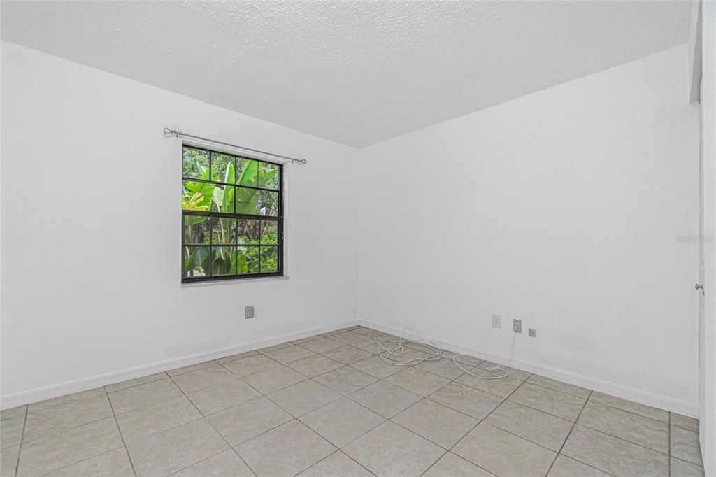 Active With Contract: $185,000 (2 beds, 2 baths, 852 Square Feet)