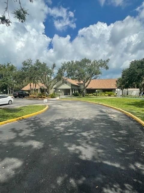 Active With Contract: $185,000 (2 beds, 2 baths, 852 Square Feet)