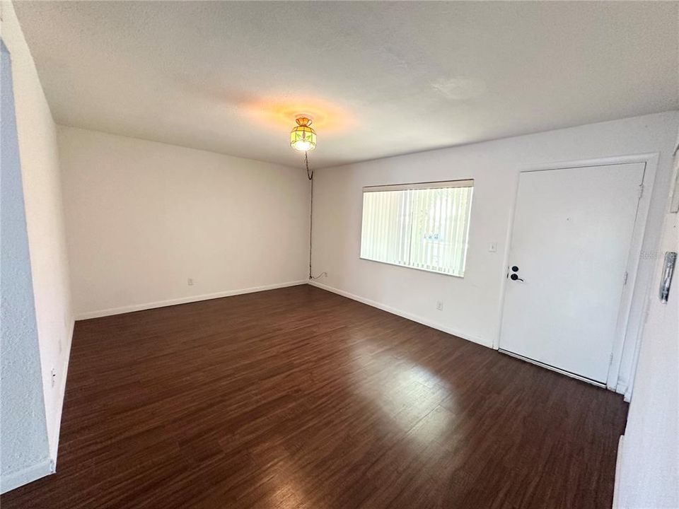 For Sale: $160,000 (2 beds, 2 baths, 1120 Square Feet)