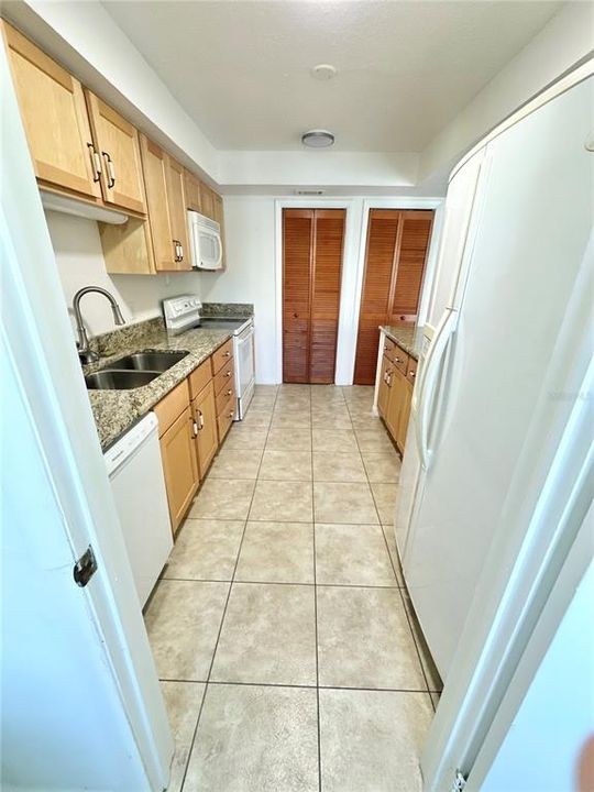 For Sale: $160,000 (2 beds, 2 baths, 1120 Square Feet)