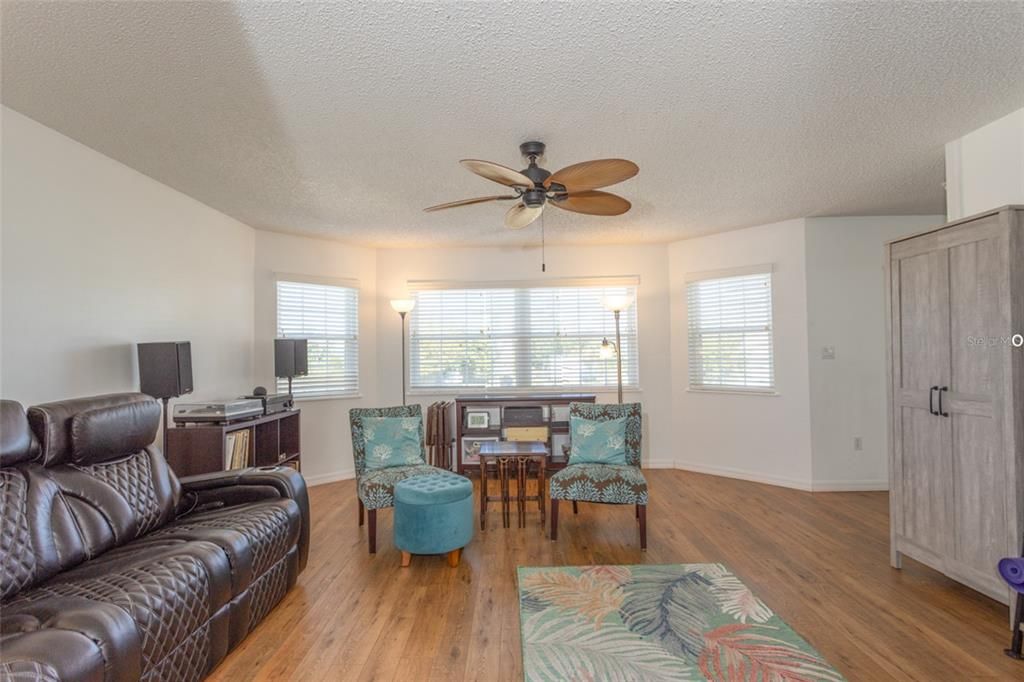 For Sale: $749,000 (4 beds, 3 baths, 2572 Square Feet)