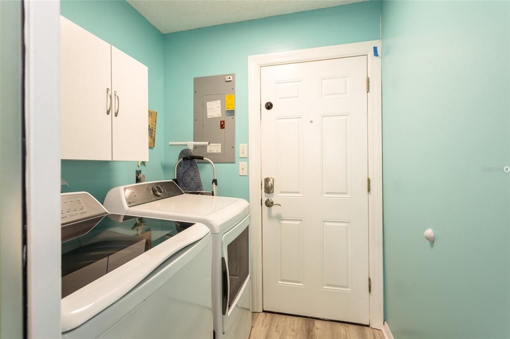 For Sale: $749,000 (4 beds, 3 baths, 2572 Square Feet)