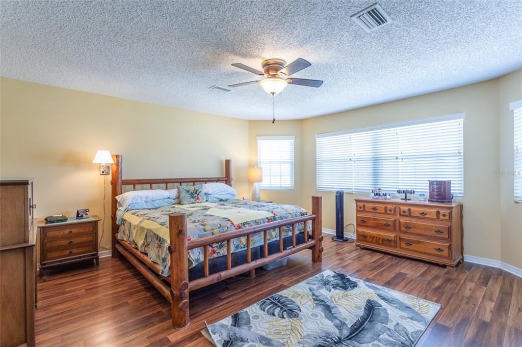 For Sale: $749,000 (4 beds, 3 baths, 2572 Square Feet)