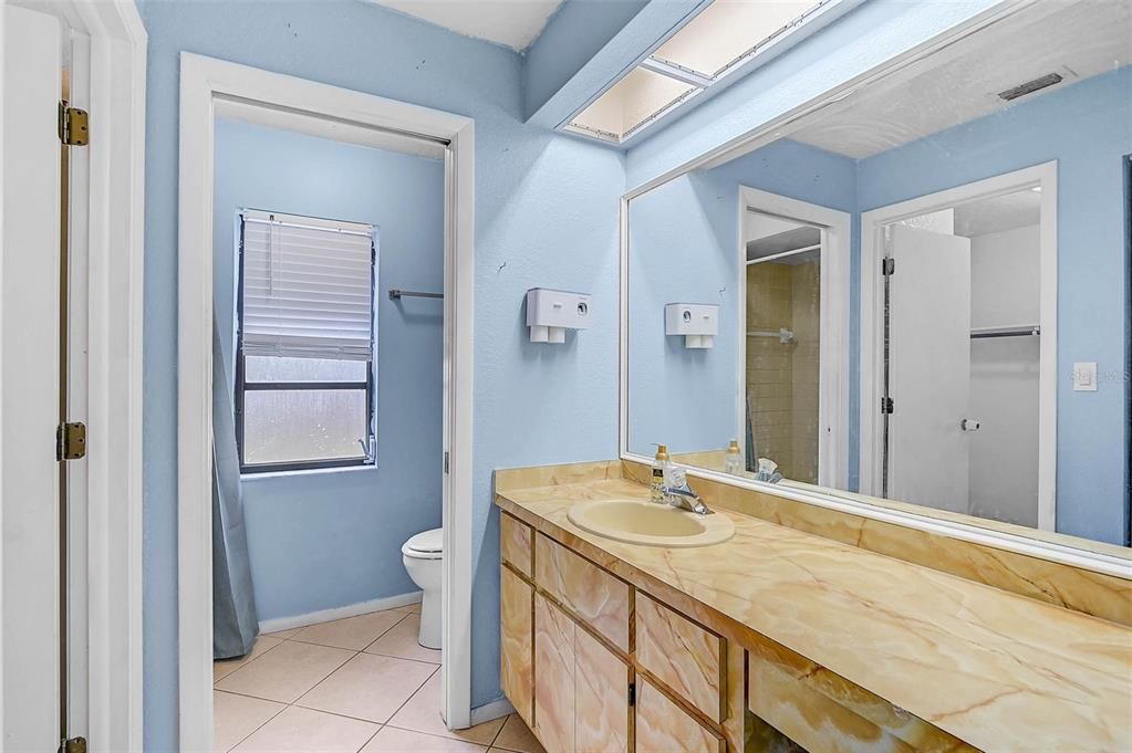 For Sale: $229,900 (2 beds, 2 baths, 1322 Square Feet)