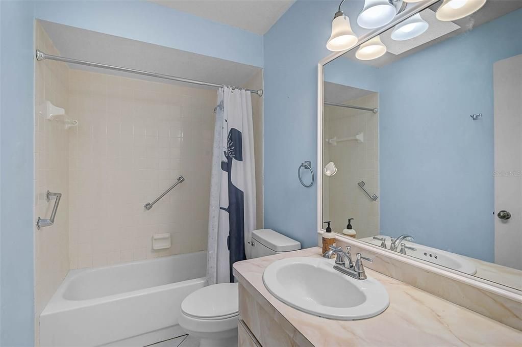 For Sale: $229,900 (2 beds, 2 baths, 1322 Square Feet)