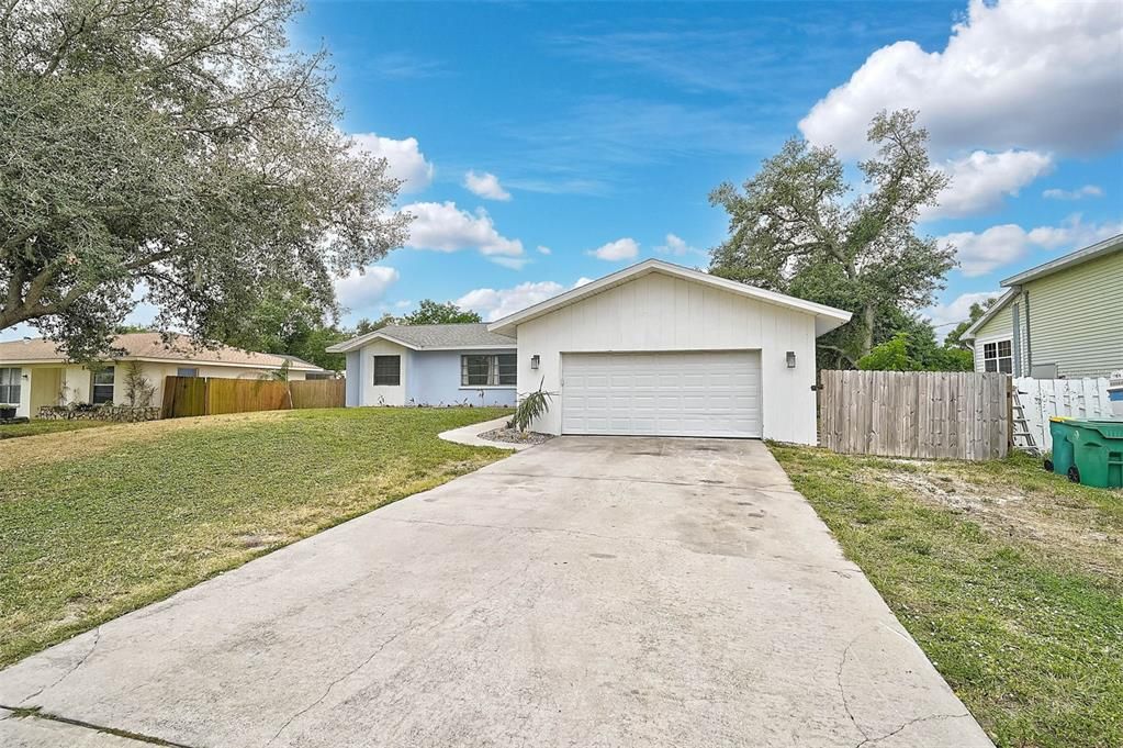 For Sale: $229,900 (2 beds, 2 baths, 1322 Square Feet)