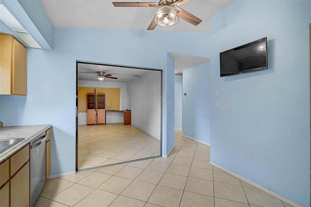 For Sale: $229,900 (2 beds, 2 baths, 1322 Square Feet)