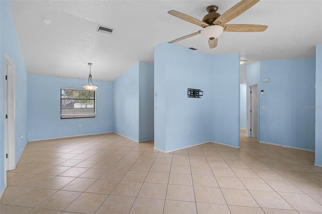 For Sale: $229,900 (2 beds, 2 baths, 1322 Square Feet)