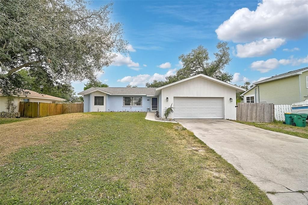 For Sale: $229,900 (2 beds, 2 baths, 1322 Square Feet)