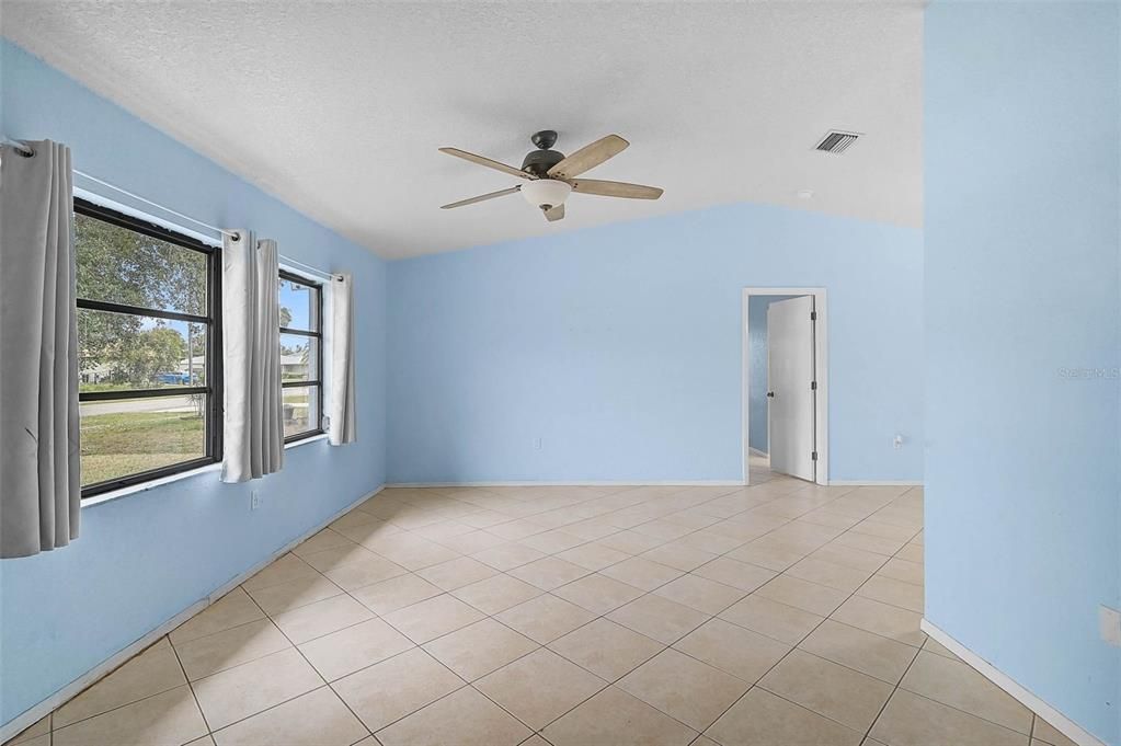 For Sale: $229,900 (2 beds, 2 baths, 1322 Square Feet)
