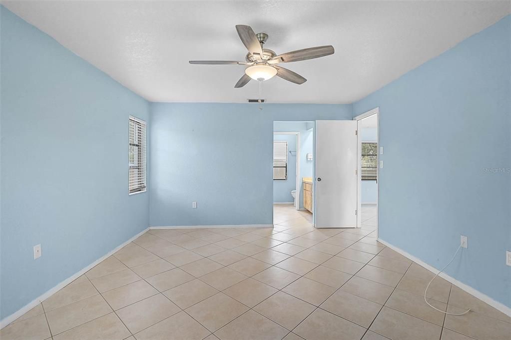 For Sale: $229,900 (2 beds, 2 baths, 1322 Square Feet)