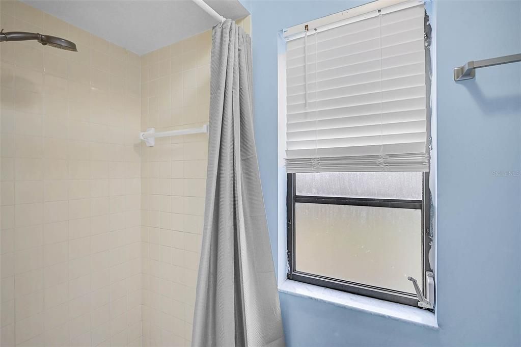 For Sale: $229,900 (2 beds, 2 baths, 1322 Square Feet)