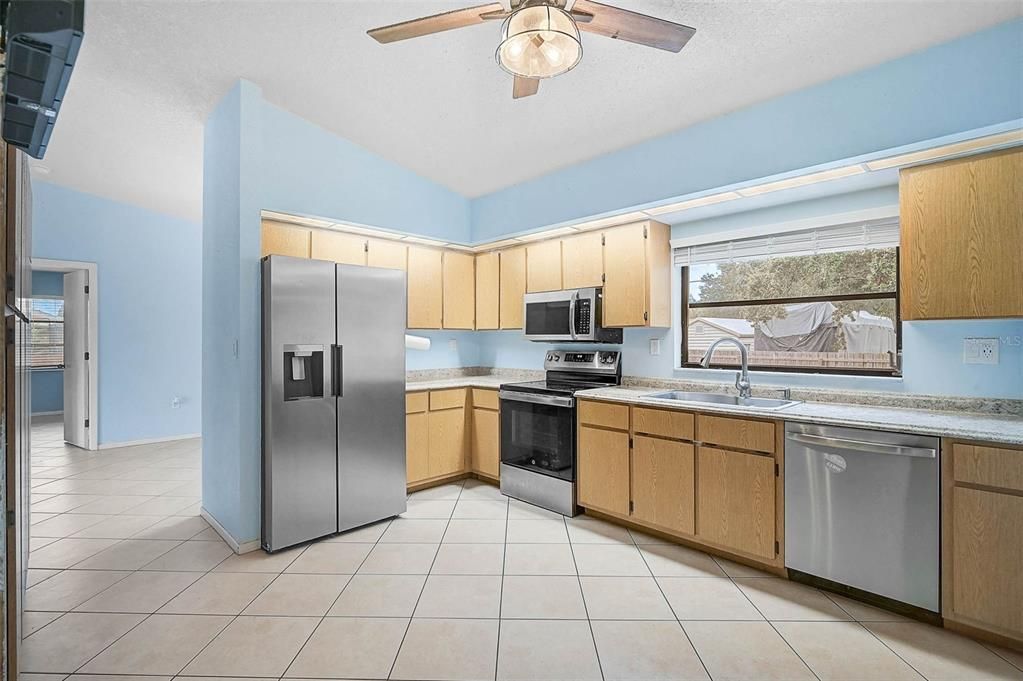 For Sale: $229,900 (2 beds, 2 baths, 1322 Square Feet)