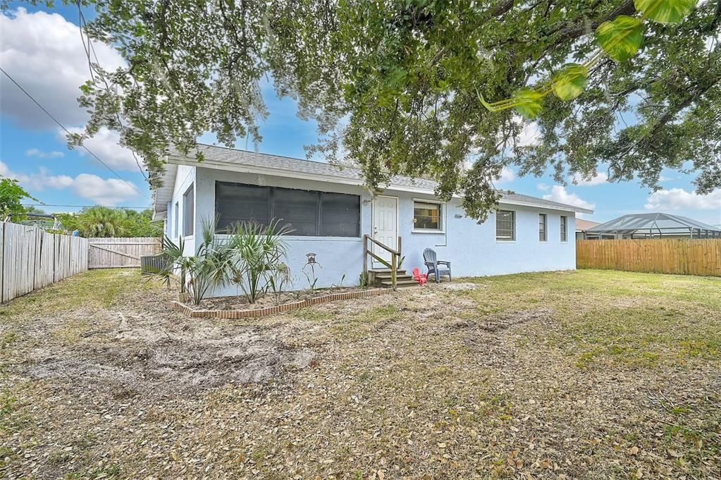 For Sale: $229,900 (2 beds, 2 baths, 1322 Square Feet)