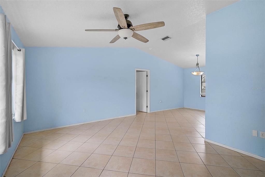 For Sale: $229,900 (2 beds, 2 baths, 1322 Square Feet)