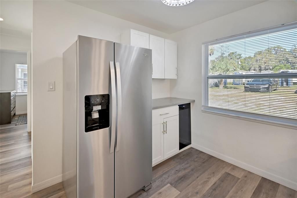 待售: $284,900 (4 贝兹, 2 浴室, 1038 平方英尺)