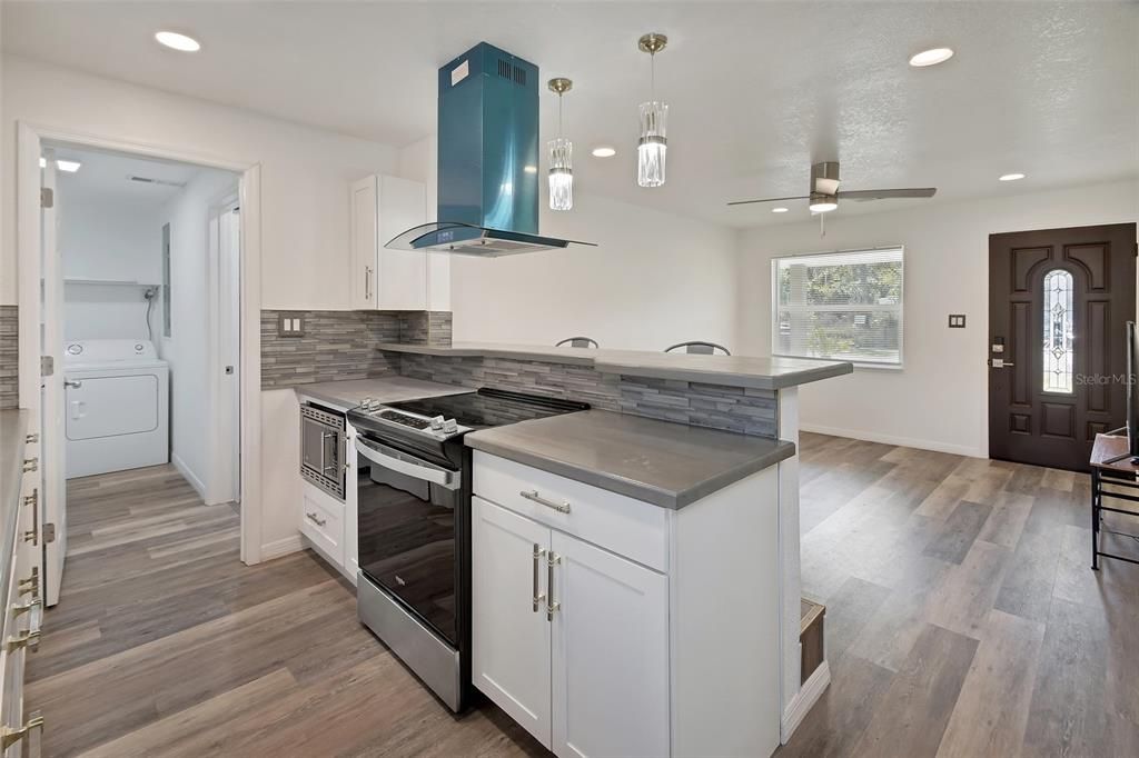 待售: $284,900 (4 贝兹, 2 浴室, 1038 平方英尺)