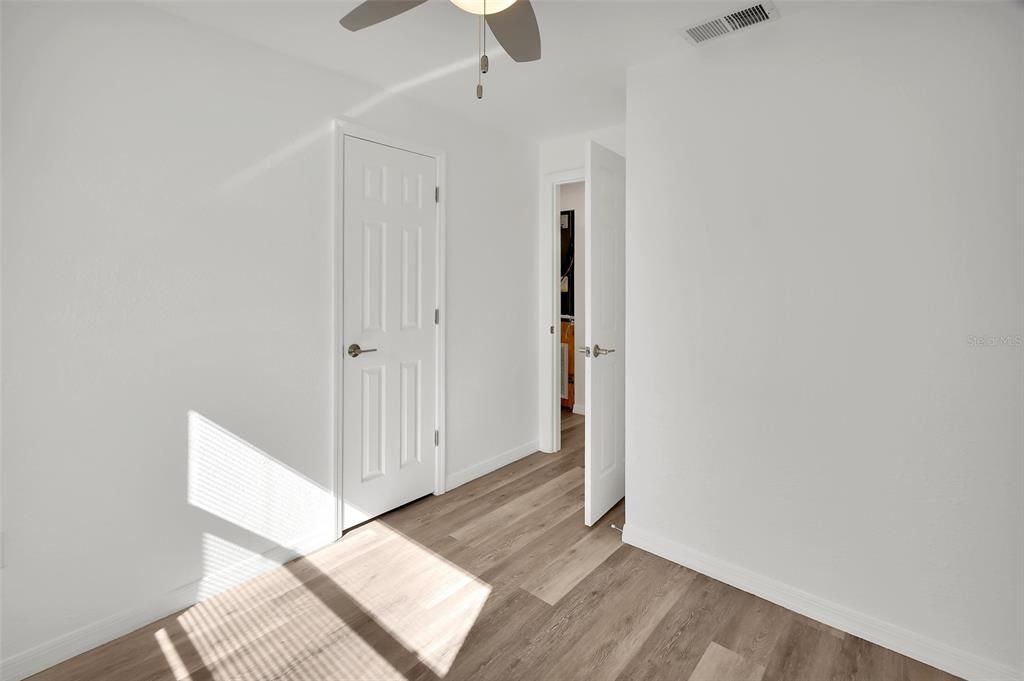 待售: $284,900 (4 贝兹, 2 浴室, 1038 平方英尺)