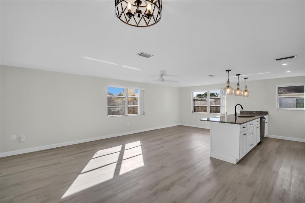 For Sale: $299,900 (2 beds, 2 baths, 1504 Square Feet)