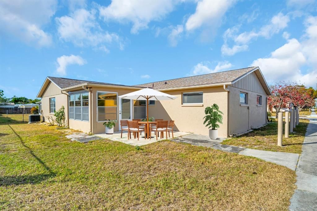 For Sale: $299,900 (2 beds, 2 baths, 1504 Square Feet)