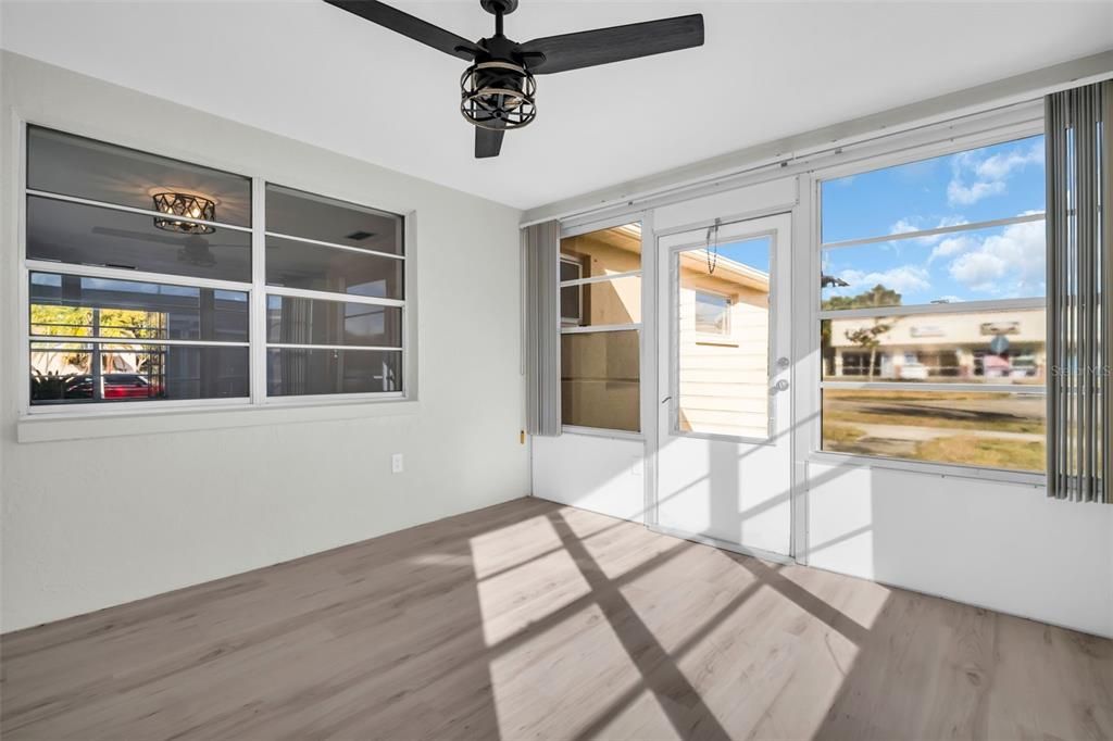 For Sale: $299,900 (2 beds, 2 baths, 1504 Square Feet)
