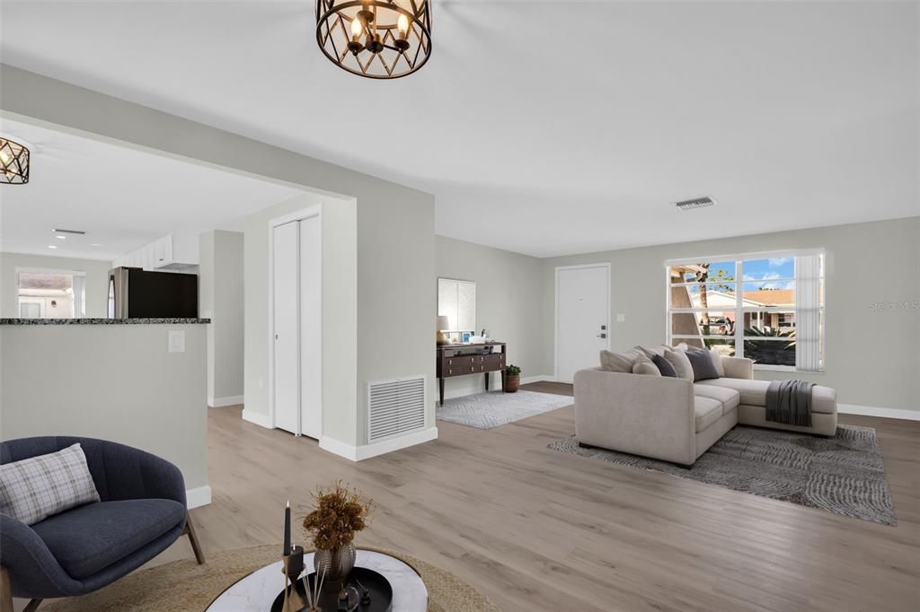 For Sale: $299,900 (2 beds, 2 baths, 1504 Square Feet)