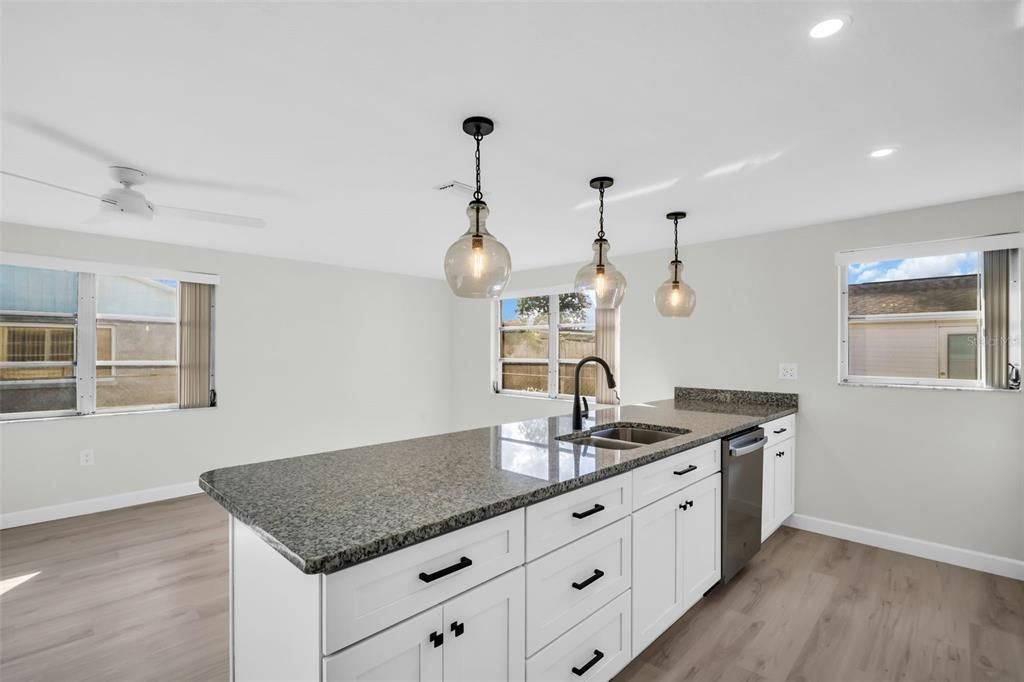 For Sale: $299,900 (2 beds, 2 baths, 1504 Square Feet)