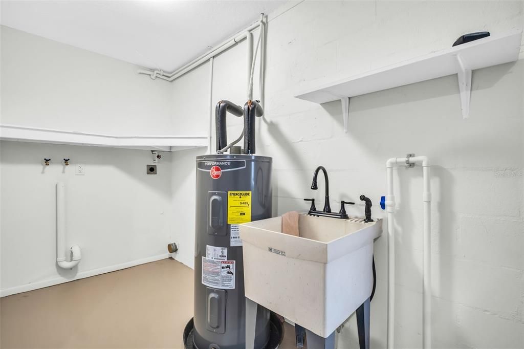 For Sale: $299,900 (2 beds, 2 baths, 1504 Square Feet)