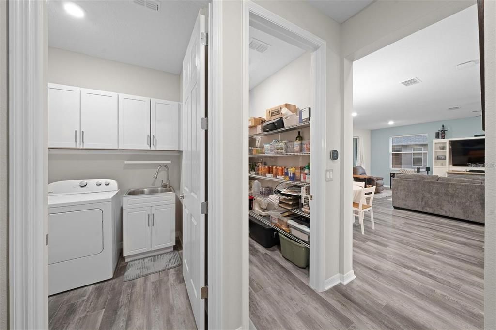 На продажу: $419,900 (2 спален, 2 ванн, 1983 Квадратных фут)