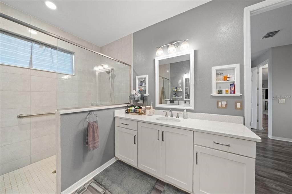 На продажу: $419,900 (2 спален, 2 ванн, 1983 Квадратных фут)