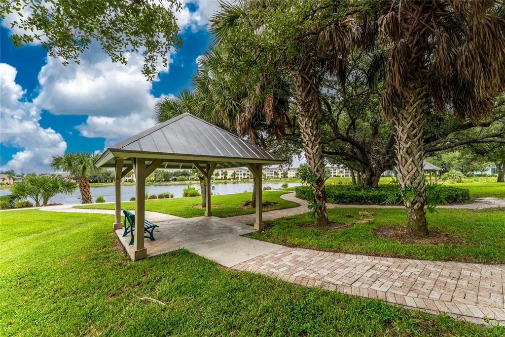 待售: $175,000 (2 贝兹, 2 浴室, 993 平方英尺)