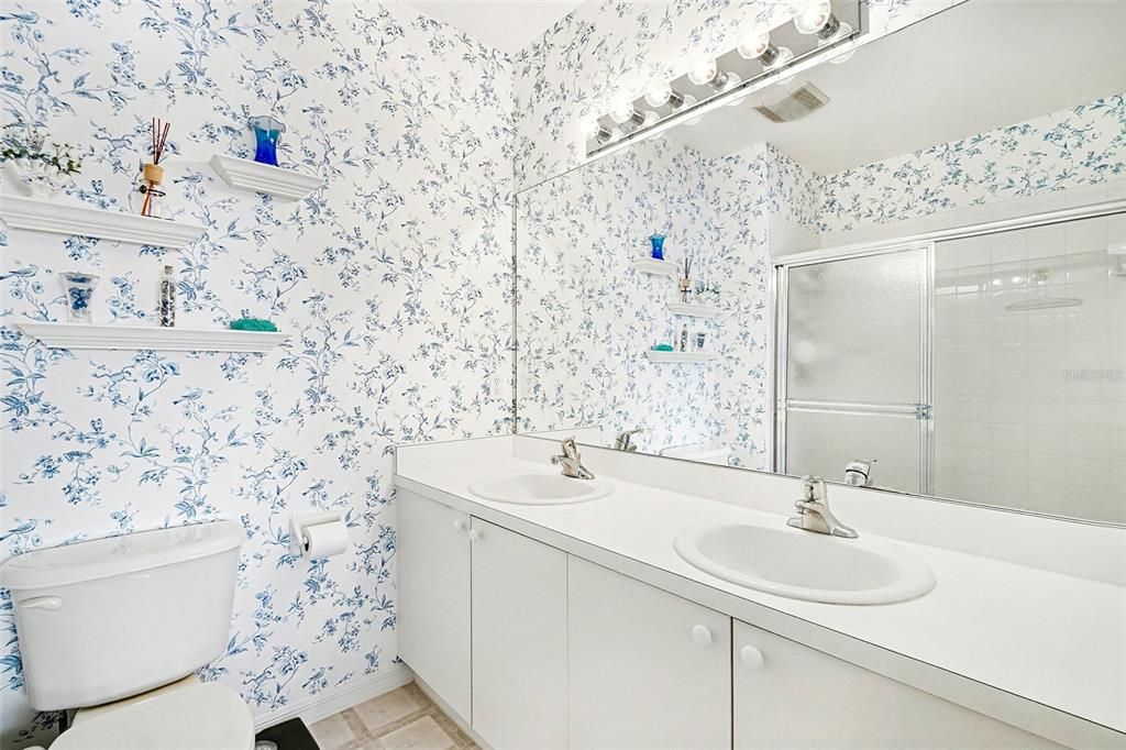 待售: $175,000 (2 贝兹, 2 浴室, 993 平方英尺)