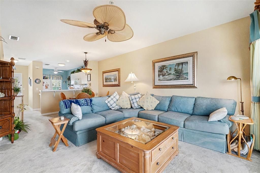 待售: $175,000 (2 贝兹, 2 浴室, 993 平方英尺)