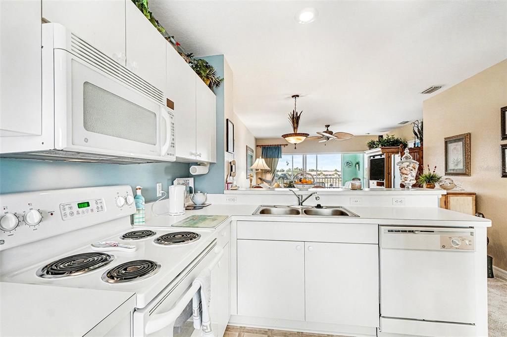 待售: $175,000 (2 贝兹, 2 浴室, 993 平方英尺)