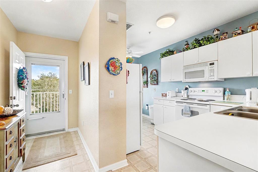 待售: $175,000 (2 贝兹, 2 浴室, 993 平方英尺)