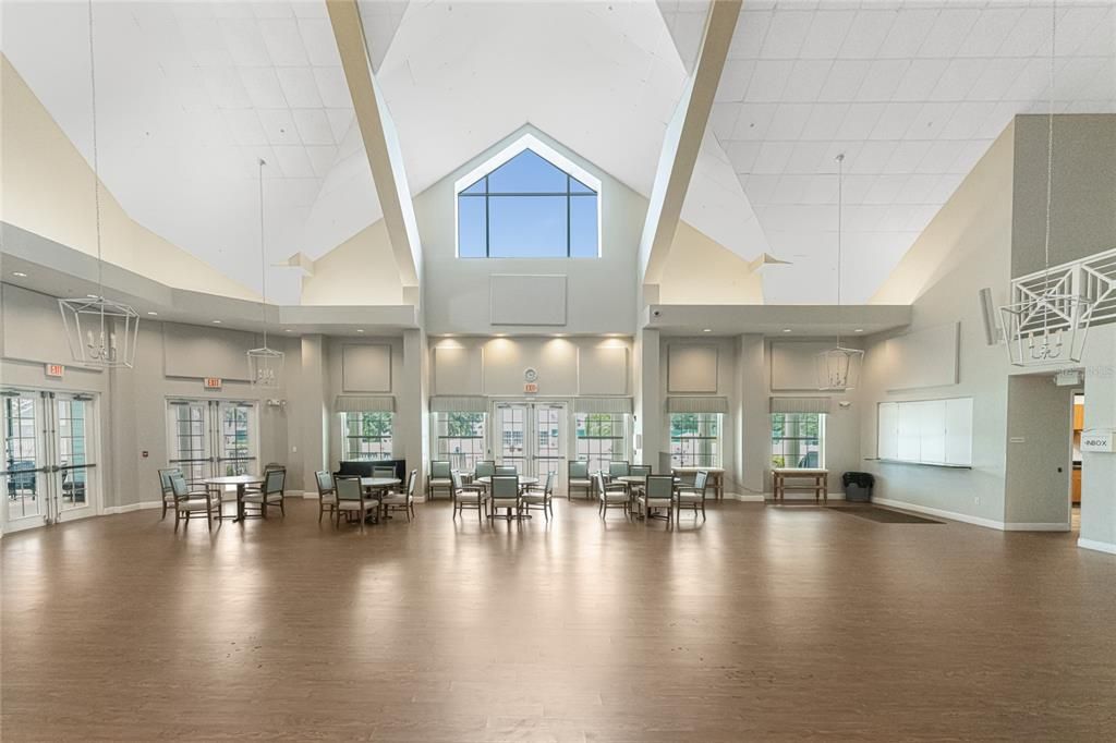 待售: $175,000 (2 贝兹, 2 浴室, 993 平方英尺)