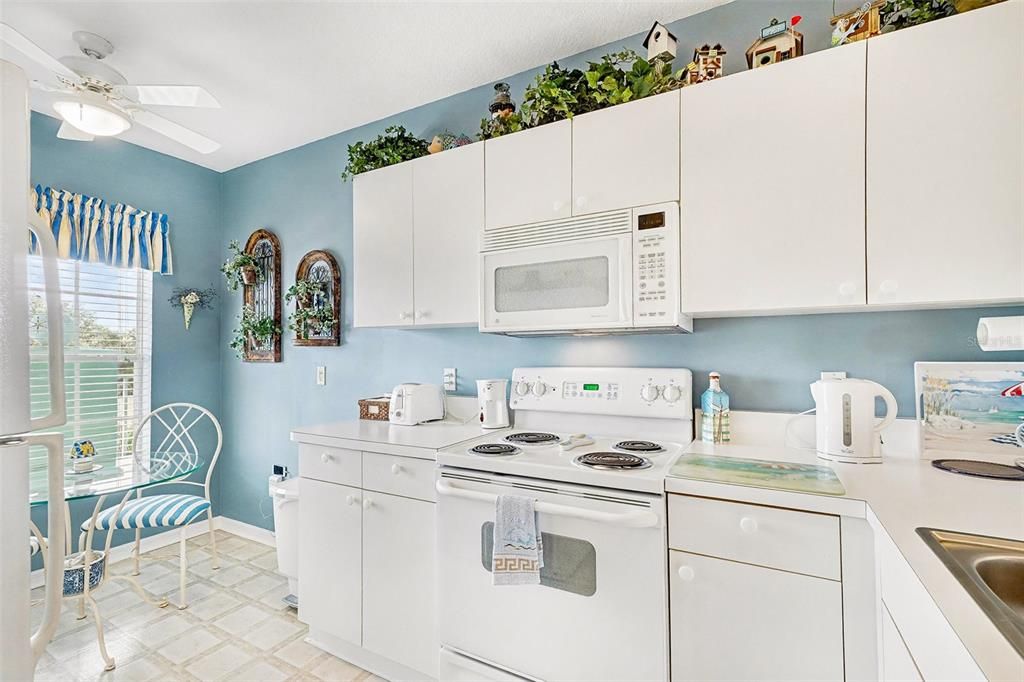 待售: $175,000 (2 贝兹, 2 浴室, 993 平方英尺)