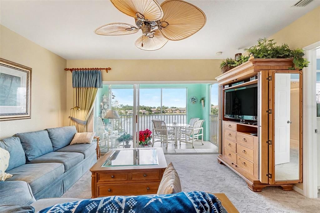 待售: $175,000 (2 贝兹, 2 浴室, 993 平方英尺)