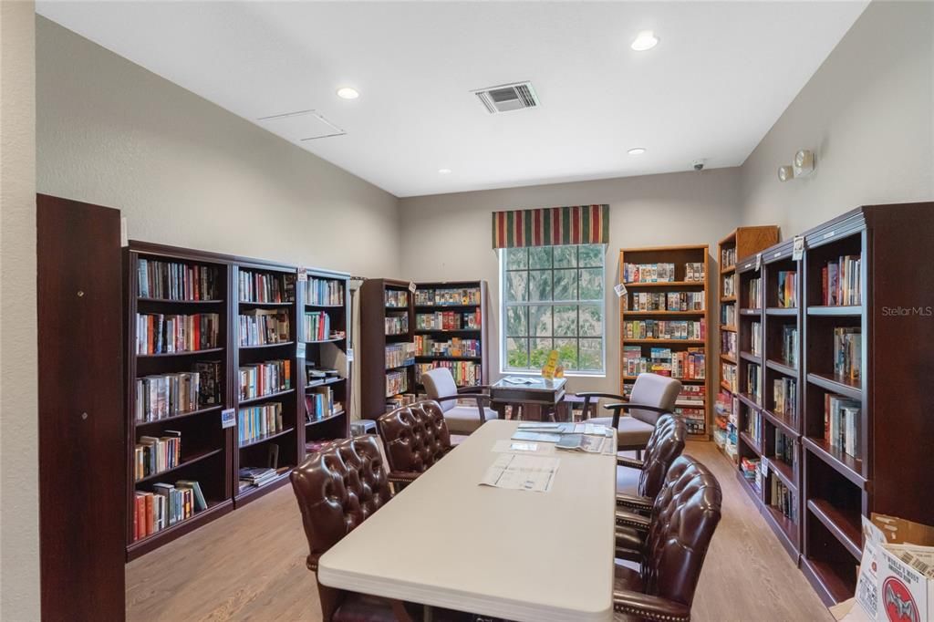 待售: $175,000 (2 贝兹, 2 浴室, 993 平方英尺)